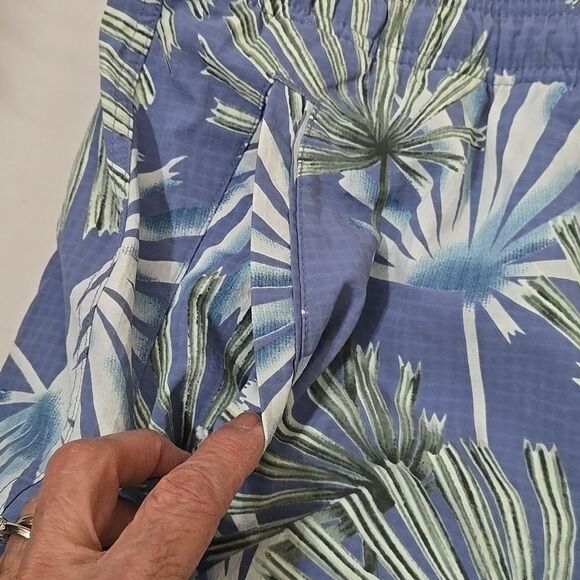 Tommy Bahama Blue Palm Print  Men's SwimmingnShorts M - Picture 2 of 9